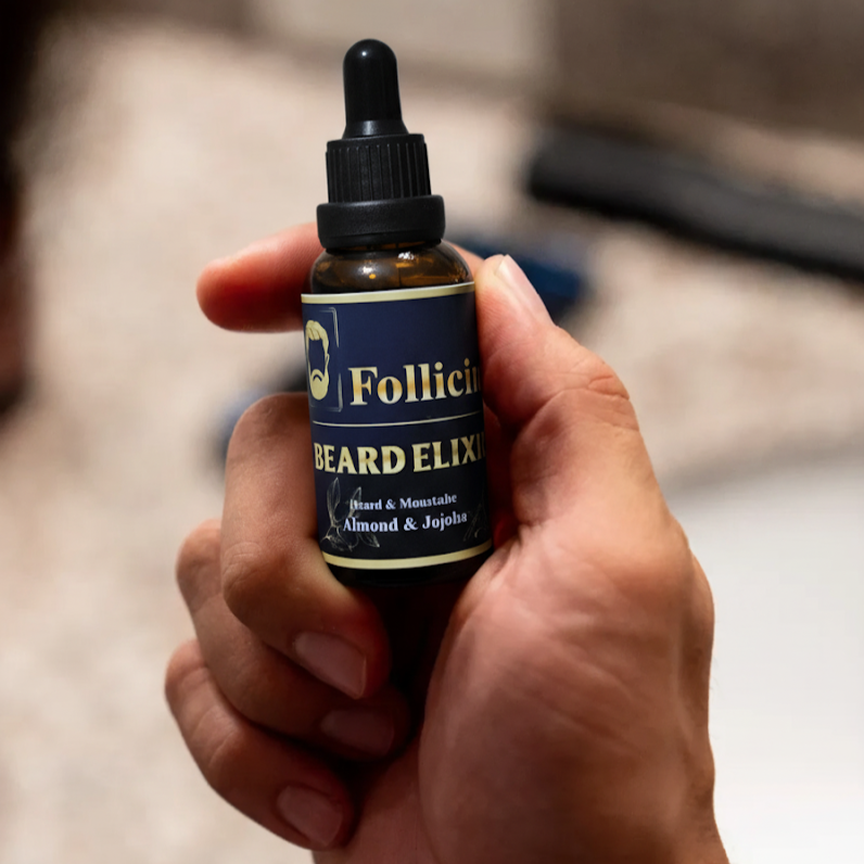 Текстура на Follicity Beard Elixir – леко масло за лесно нанасяне и бързо абсорбиране