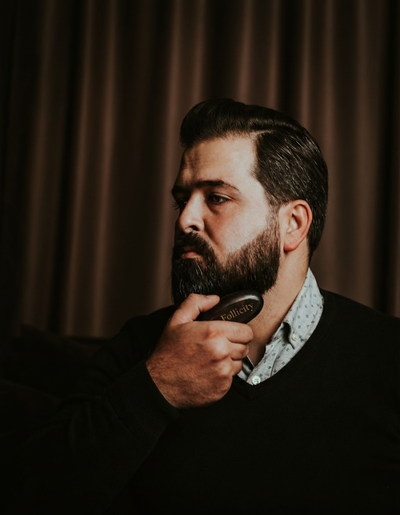 Използване на четка за брада Follicity – разресване и поддържане на брадата